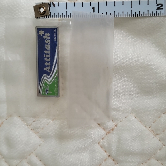 Never Opened Vintage Attitash Ski Resort Pin New Hampshire - Picture 4 of 4